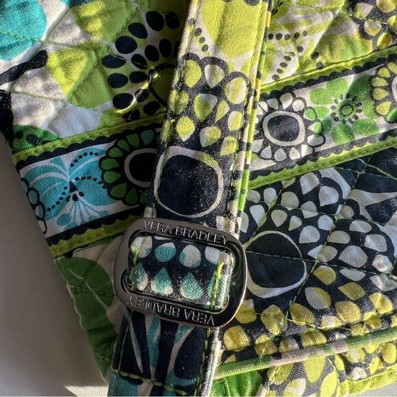 Vera Bradley Crossbody Bag. Medium. Excellent Used Condition. - Picture 7 of 11